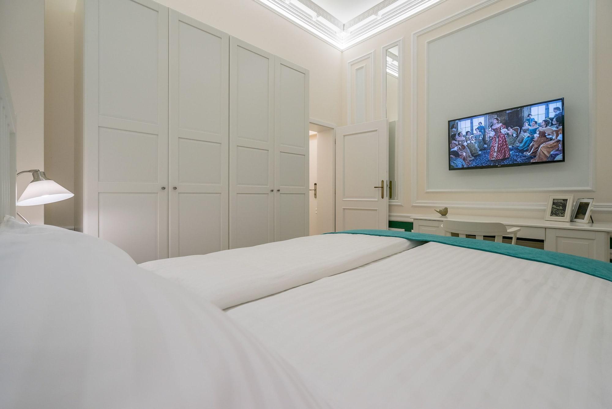 Revelton Suites Karlovy Vary Exterior photo