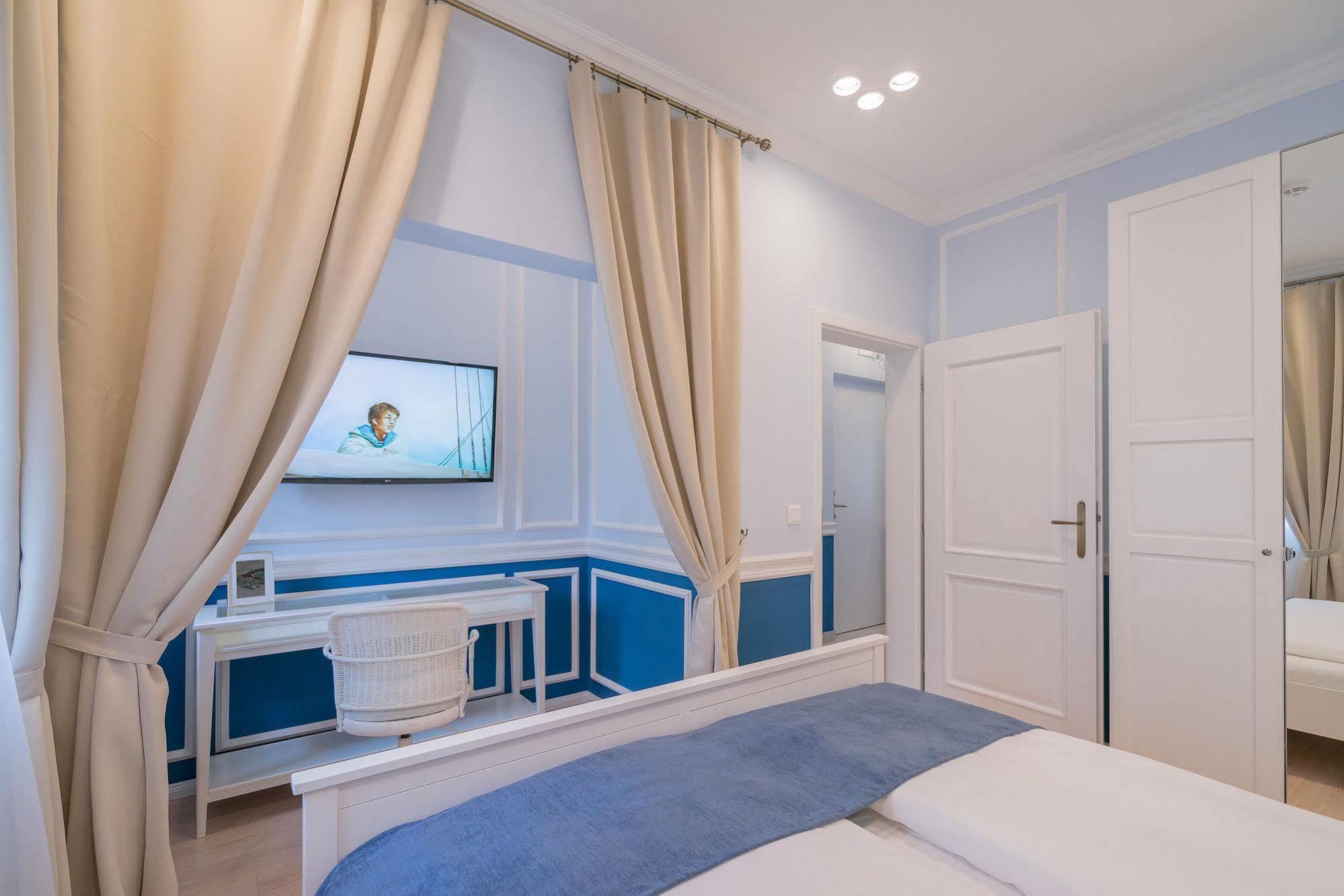 Revelton Suites Karlovy Vary Exterior photo