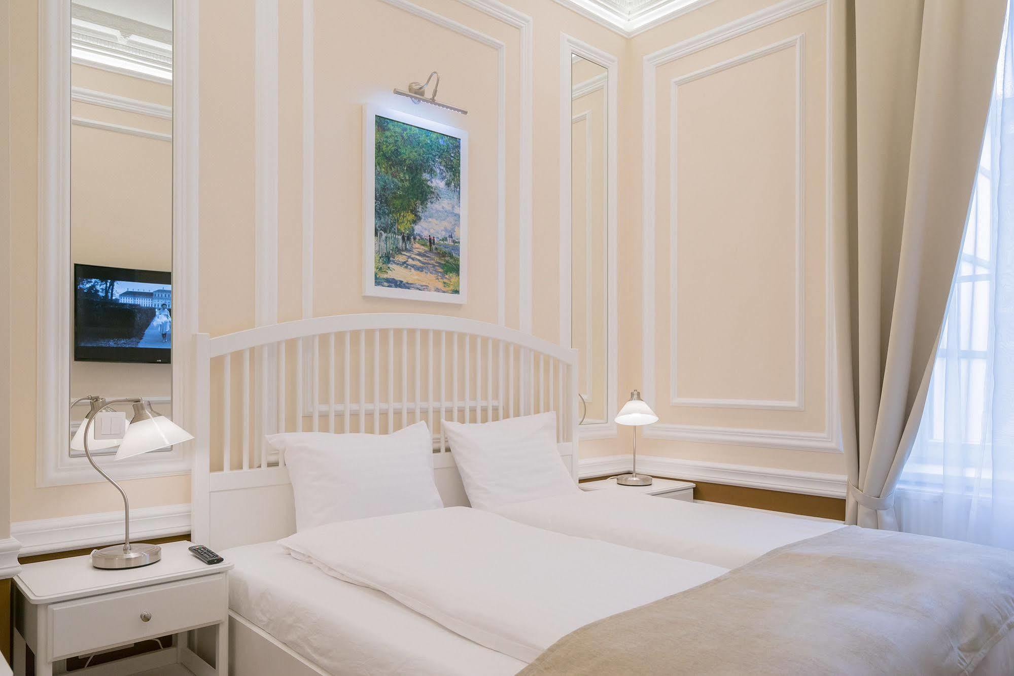 Revelton Suites Karlovy Vary Exterior photo